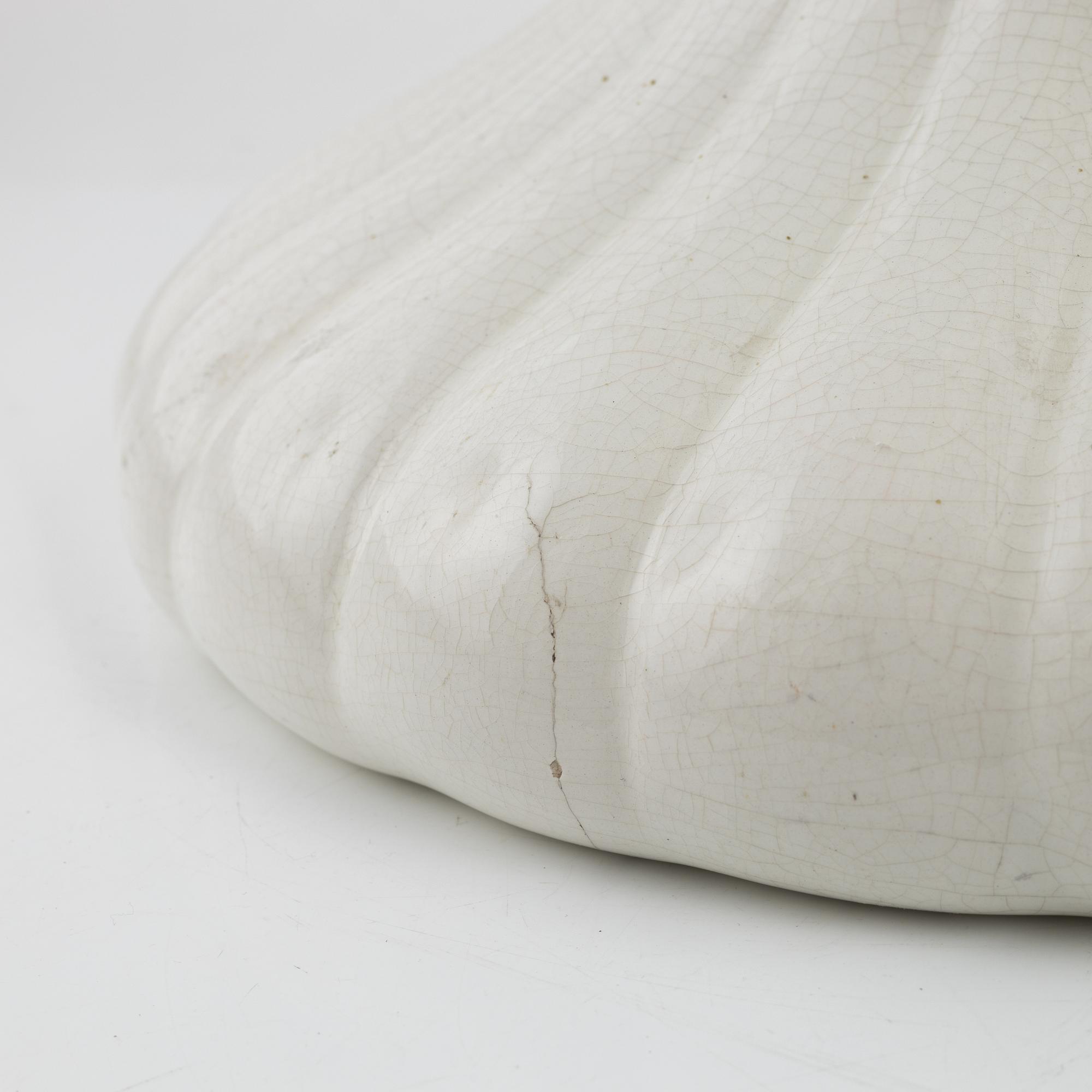 Dekorelement till kakelugn, flintgods, 1900-talets första hälft.