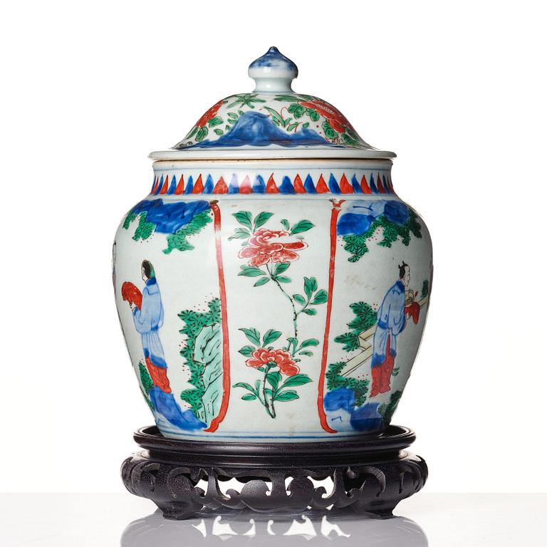 A Chinese Transitional jar with cover, 17th Century.