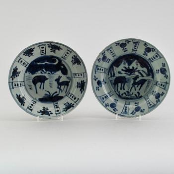 TALLRIKAR, 2 st, porslin, Kina, Wanli 1572-1620.