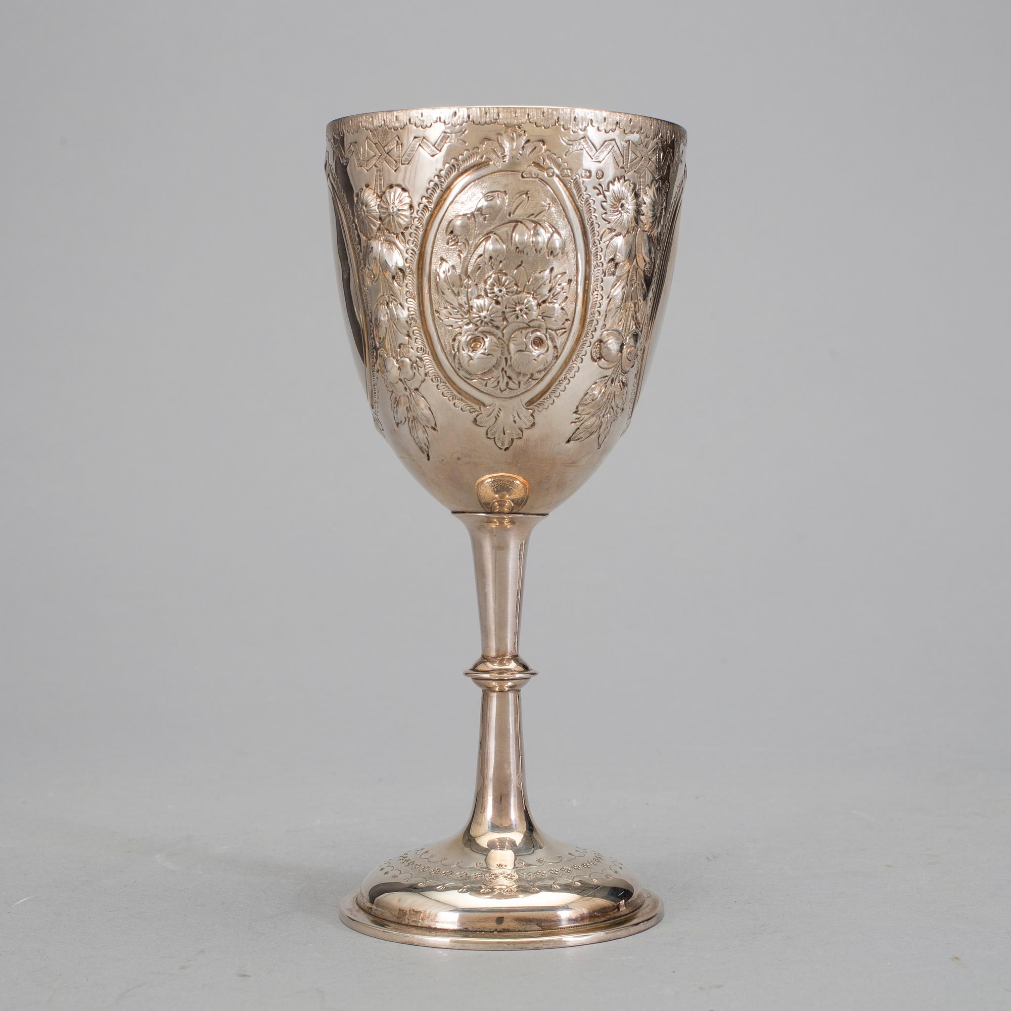 VINGLAS, sterlingsilver, Viktoriansk, Birmingham, 1872. Vikt ca 207 gram.