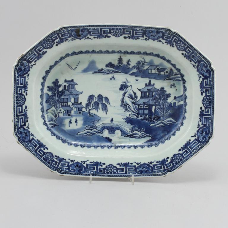 TERRINFAT, porslin, Kina, 1700-tal.