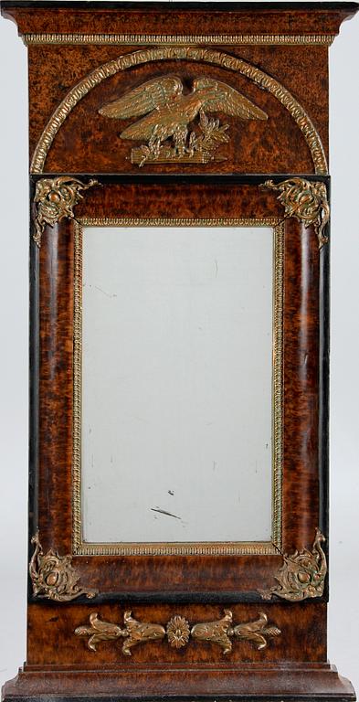 SPEGEL, empire. 1800-talets första hälft. Etiketterad E Ohlin, Wadstena.