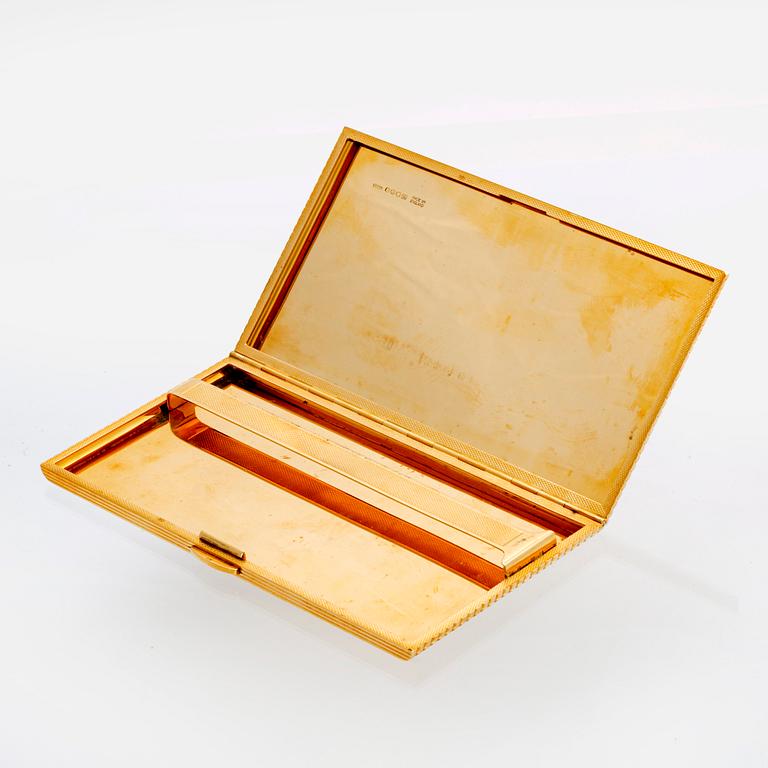 An English 18K gold cigaretet case, SBS Ltd London 1947, total weight 312 grams.