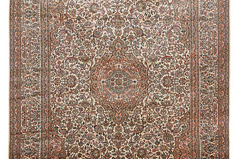 Matta, silke Kashmir, ca 303 x 216 cm.