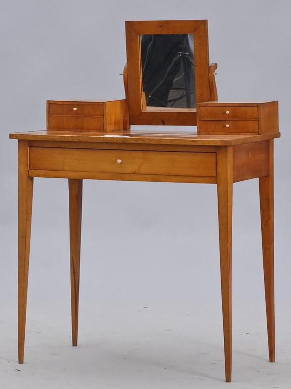 TOILETTEBORD. Karl Johan, 1800-talets första hälft.