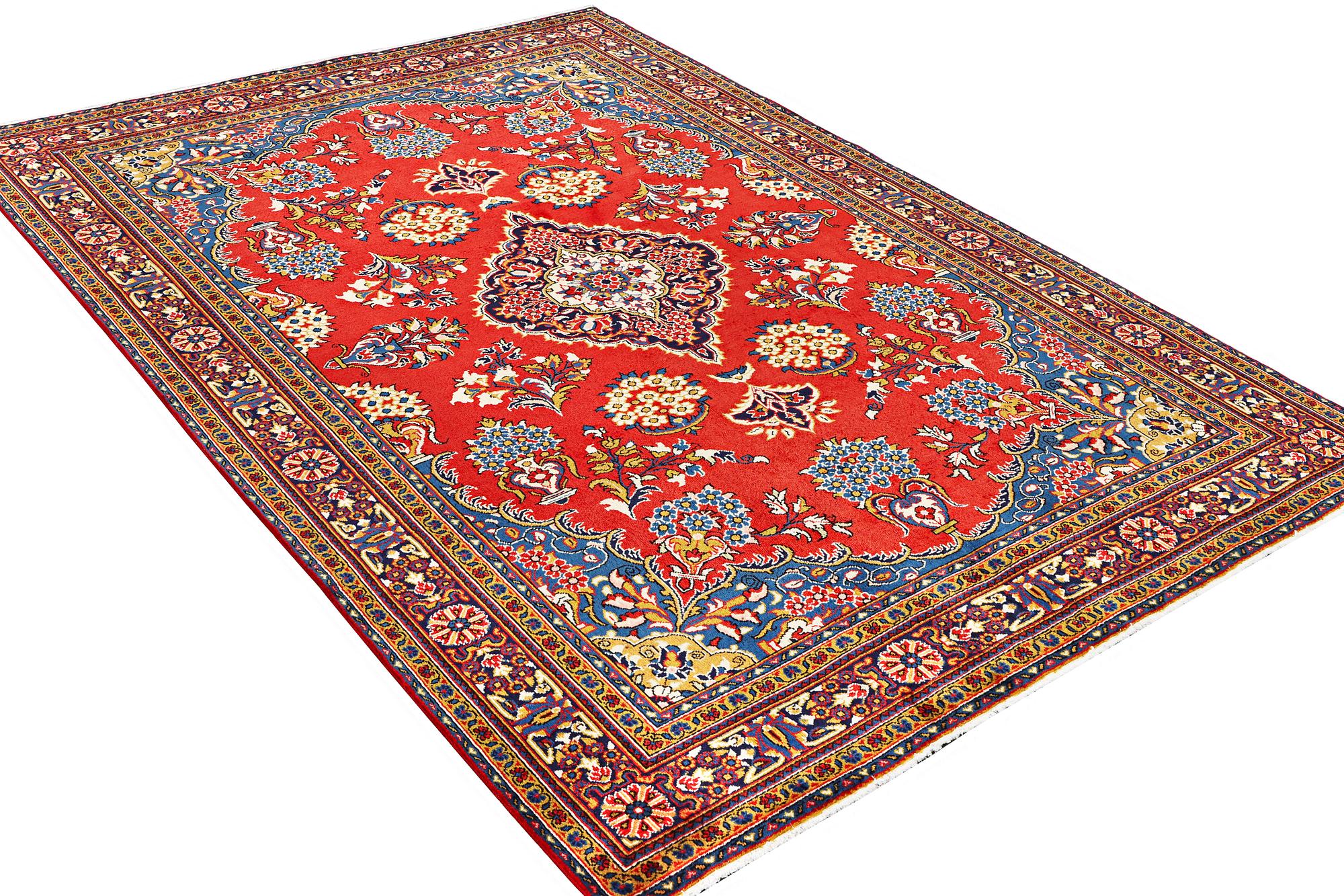 A Golpaygan carpet, c. 314 x 213 cm.