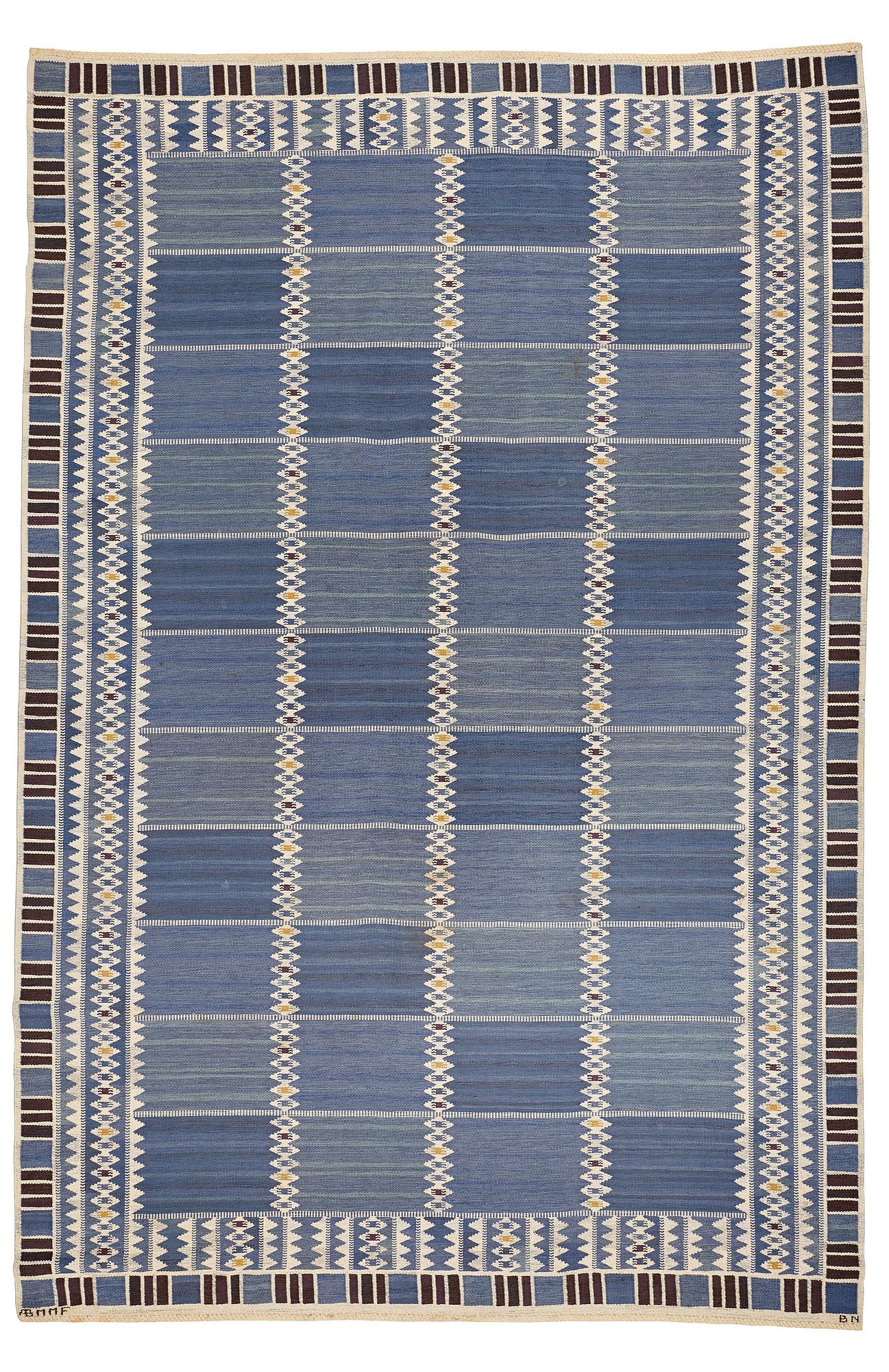Barbro Nilsson, MATTA, "Salerno blå", rölakan, ca 425-429,5 x 278-281 cm, signerad AB MMF BN.