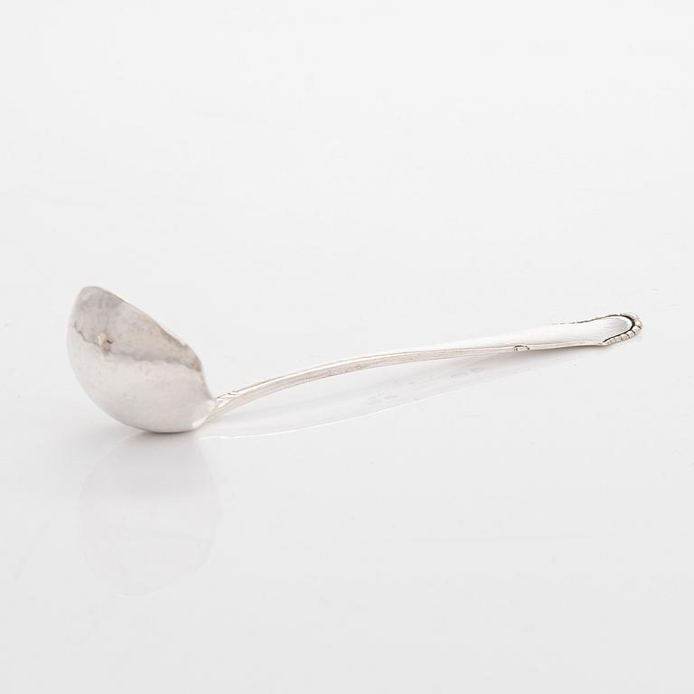 Kaffekanna och slev, silver, Köpenhamn, 1930 och 1928.