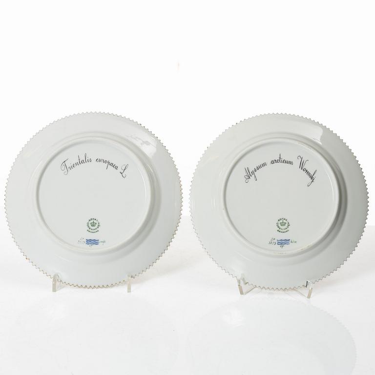 A set of five (+1) Royal Copenhagen 'Flora Danica' dishes, Denmark, 20th century.