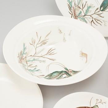 17 earthenware tableware pieces from Johnson Bros, 20th century.