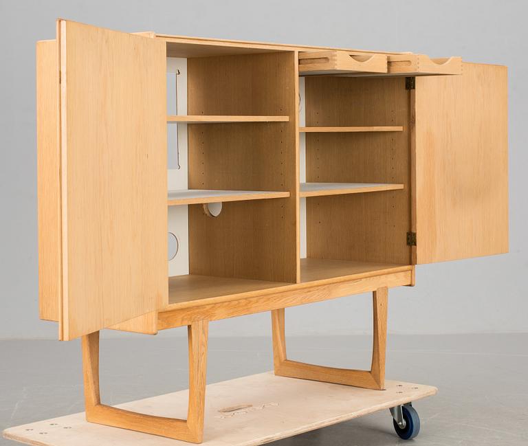 SIDEBOARD, "Tokyo" Triva-serien, Yngvar Sandström för Nordiska Kompaniet.