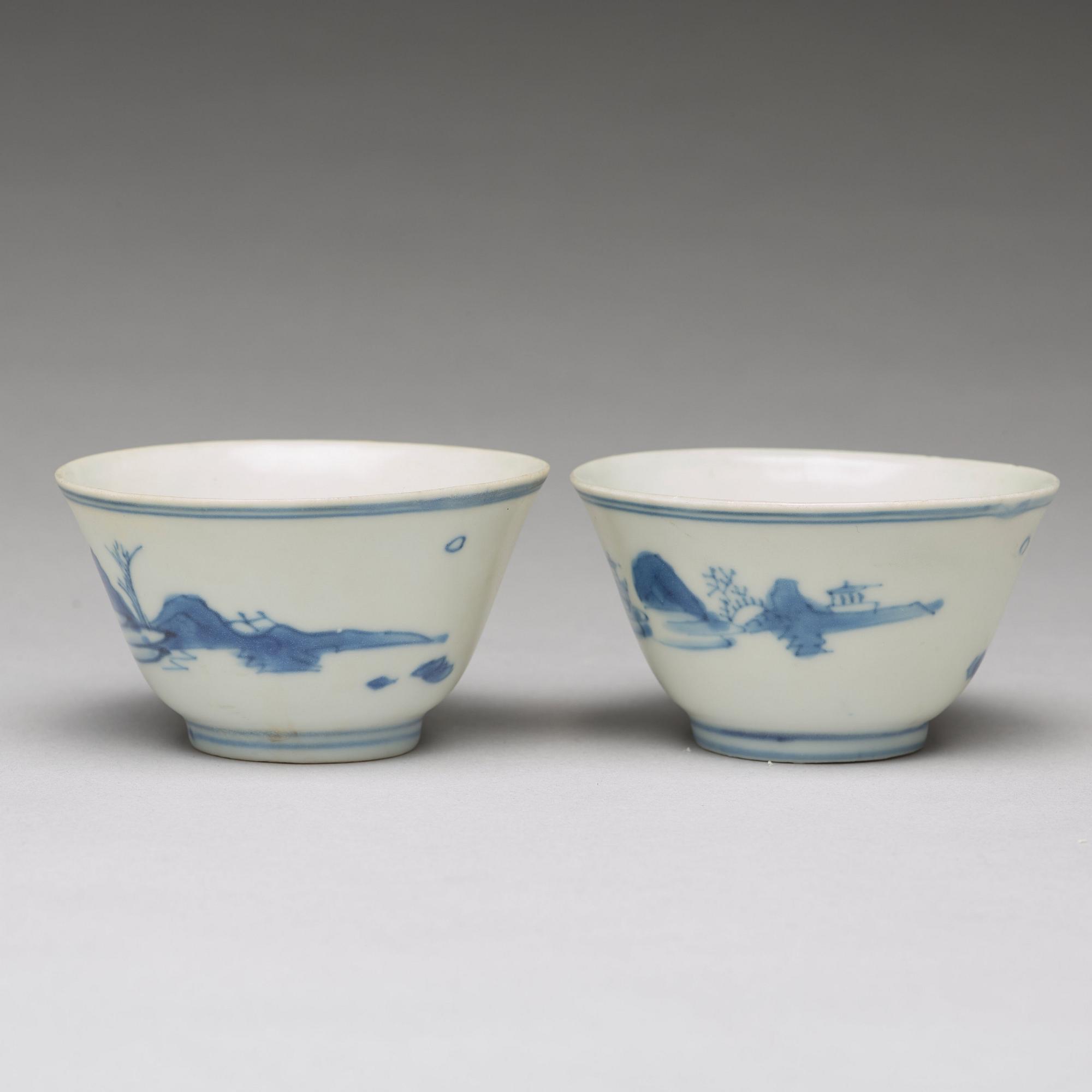 A pair of blue and white cups, Ming dynasty, 17th Century.