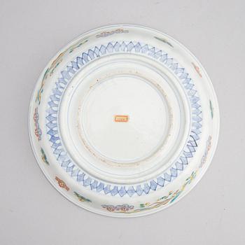 A Japanese porcelain dish, 20th century.