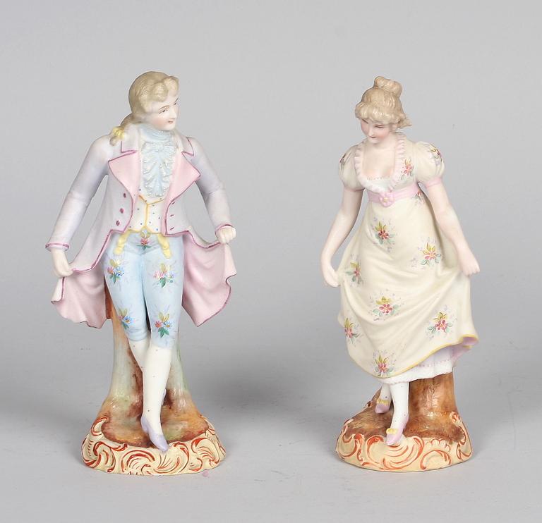 FIGURINER, ett par, biskviporslin, rokokostil, sekelskiftet 1800/1900.