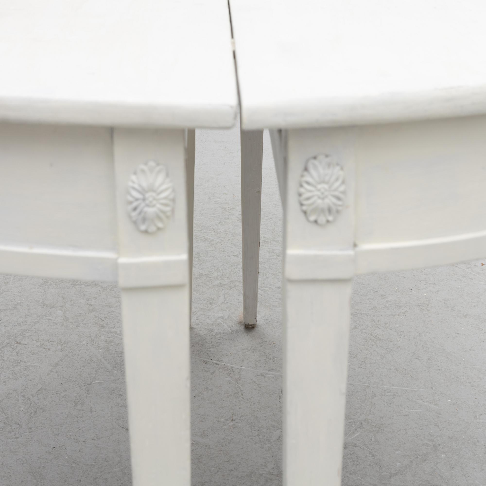 Dining table, Gustavian style, 19th century.