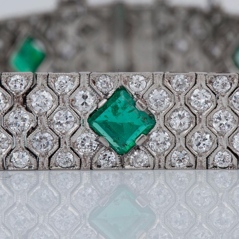 An emerald and brilliant-cut diamond bracelet, signed Cartier. Total carat weight of diamonds ca 5.70 cts. No 58436.