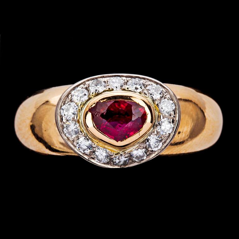RING, 18k guld med rubin med briljantslipade diamanter, tot. ca 0.30 ct. Handgjord Lantz, 1989.