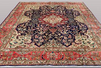 MATTO, Tabriz, ca 385 x 300 cm.