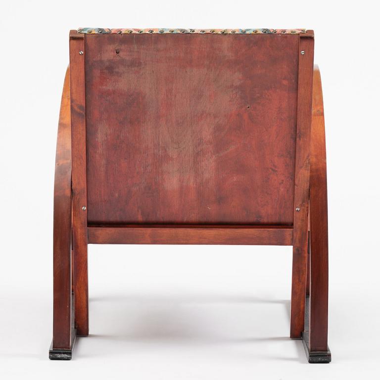 A functionalist armchair, 1930s.
