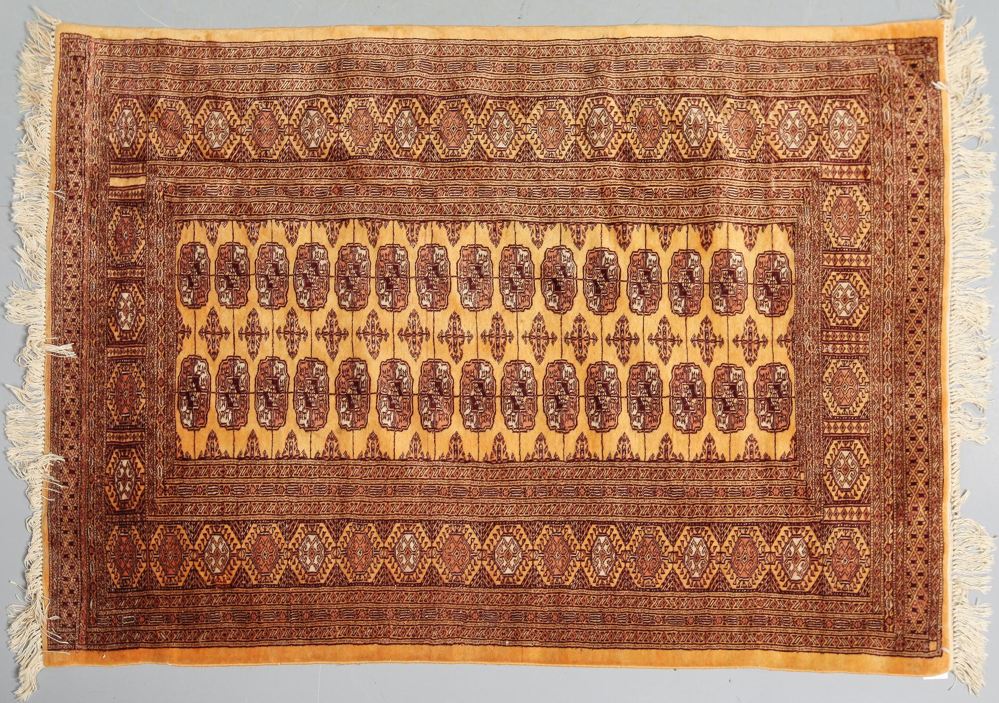 MATTA, Bochara, silkesinslag, old, 170 x 125 cm.