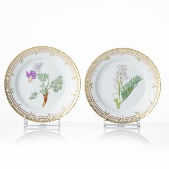 A set of six Royal Copenhagen 'Flora Danica' dinner plates, Denmark, 20th century.
