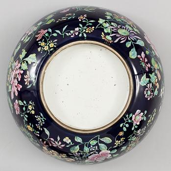 A large famille rose punch bowl, Qing dynasty, Qianlong (1736-95).