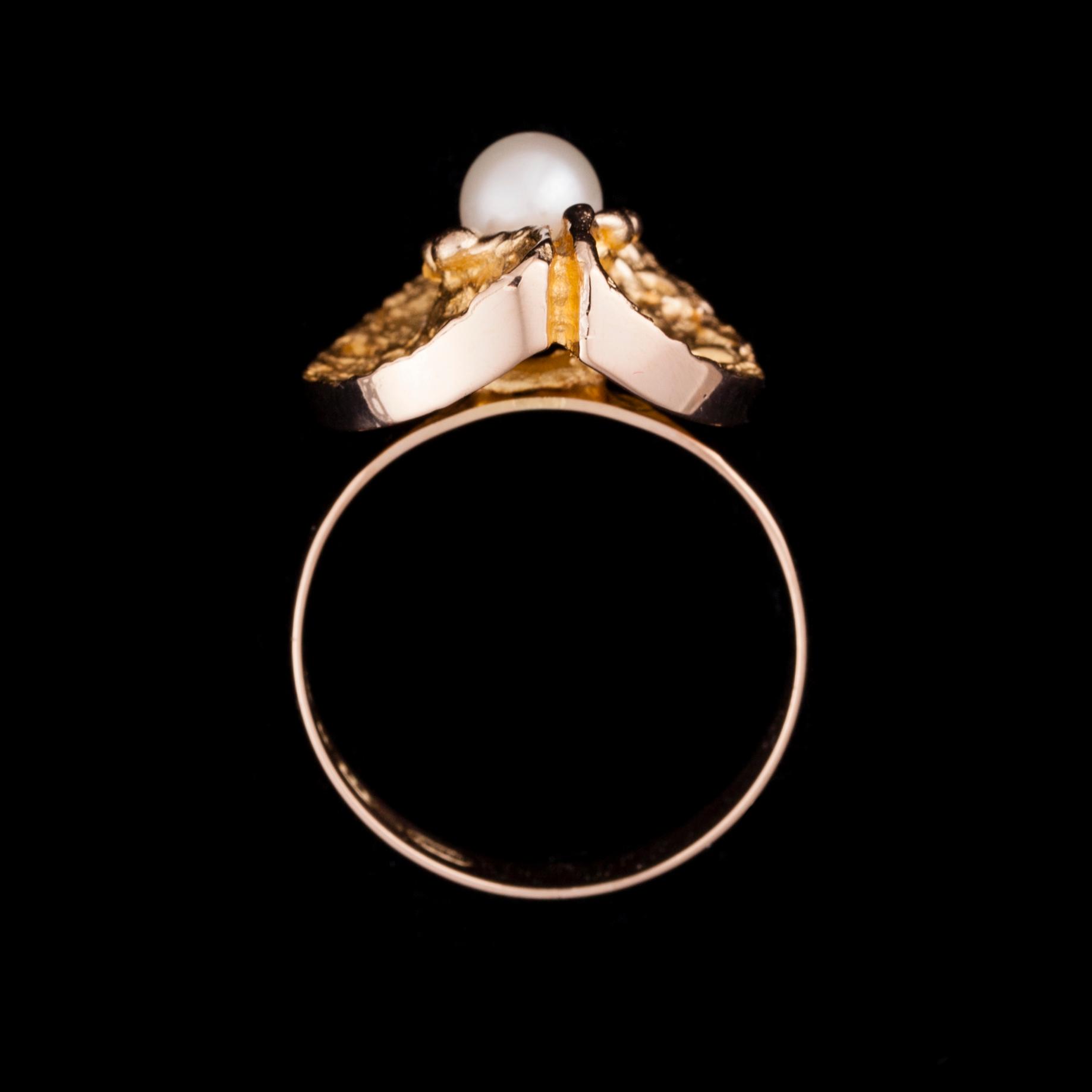 RING, 14K guld, pärla. Tammen Koru, Åbo 1972. Vikt 7,2 g.