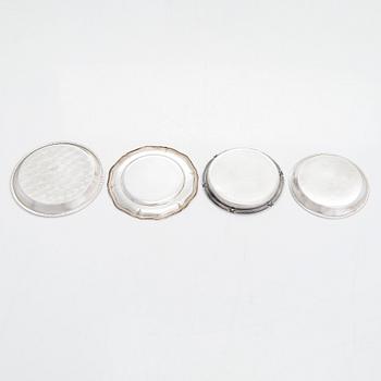 Bägare, 6 st, och glasunderlägg, 13 st, silver, Tavastehus, Åbo och Helsingfors och 1926-48.