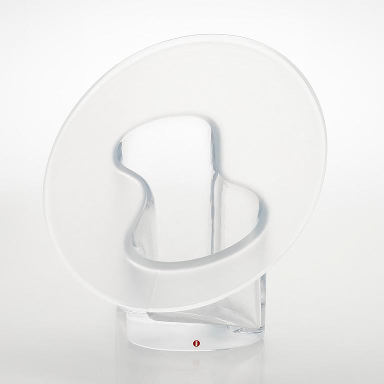 Timo Sarpaneva, A glass vase signed Timo Sarpaneva Iittala 1993 265/1000.