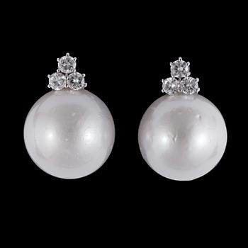 1105. A pair of cultured South sea pearl, and brilliant cut diamond earrings, tot. 0.90 cts.