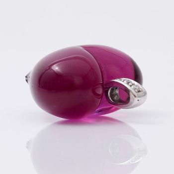 HÄNGE med rosa turmalin samt briljantslipade diamanter, i form av ett hjärta.