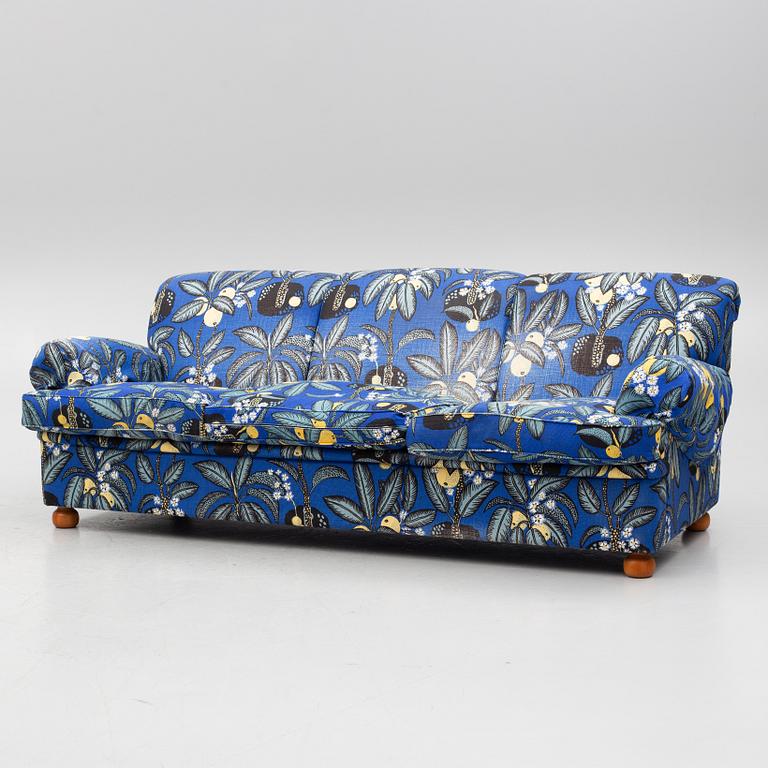 Josef Frank, a model 703 sofa, Firma Svenskt Tenn.