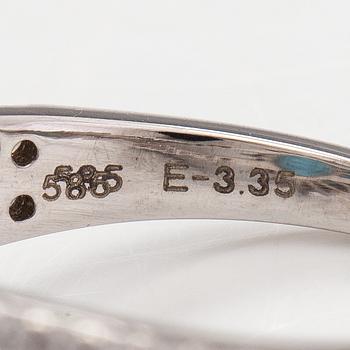 A 14K white gold ring with a ca 3.35 ct emerald and diamonds ca. 0.69 ct in total. IGI certificate.