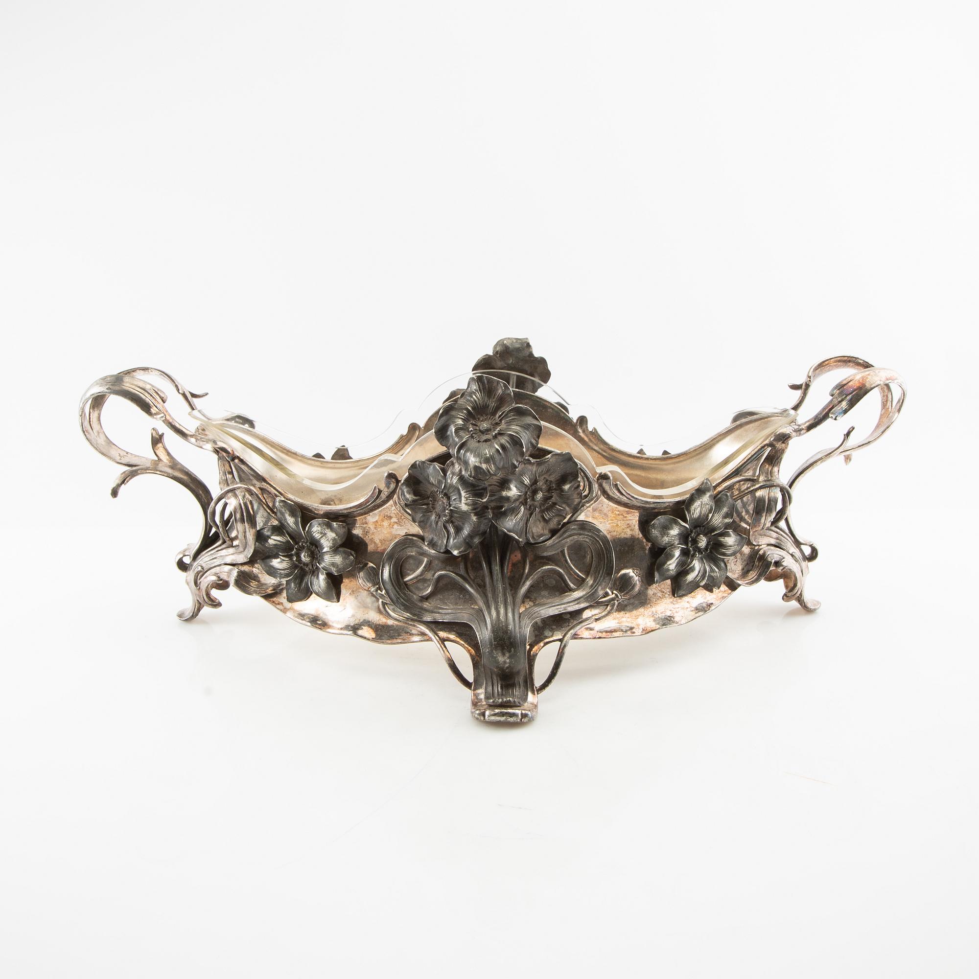 Jardinière Wurtembergische Metalwaren fabrik Art Nouveau around 1900 silver-plated (Britannia metal).
