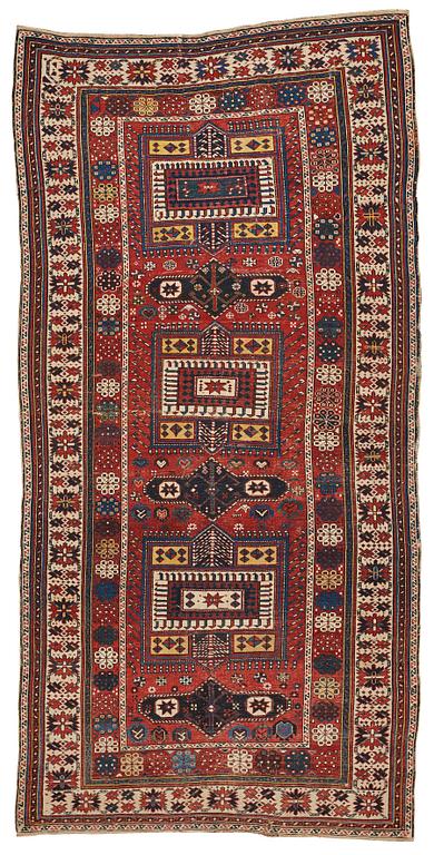 A CARPET, an antique Shirvan, Czar Russia, ca 277-288,5 x 139-140 cm (as well as 1 cm flat weave at the ends).