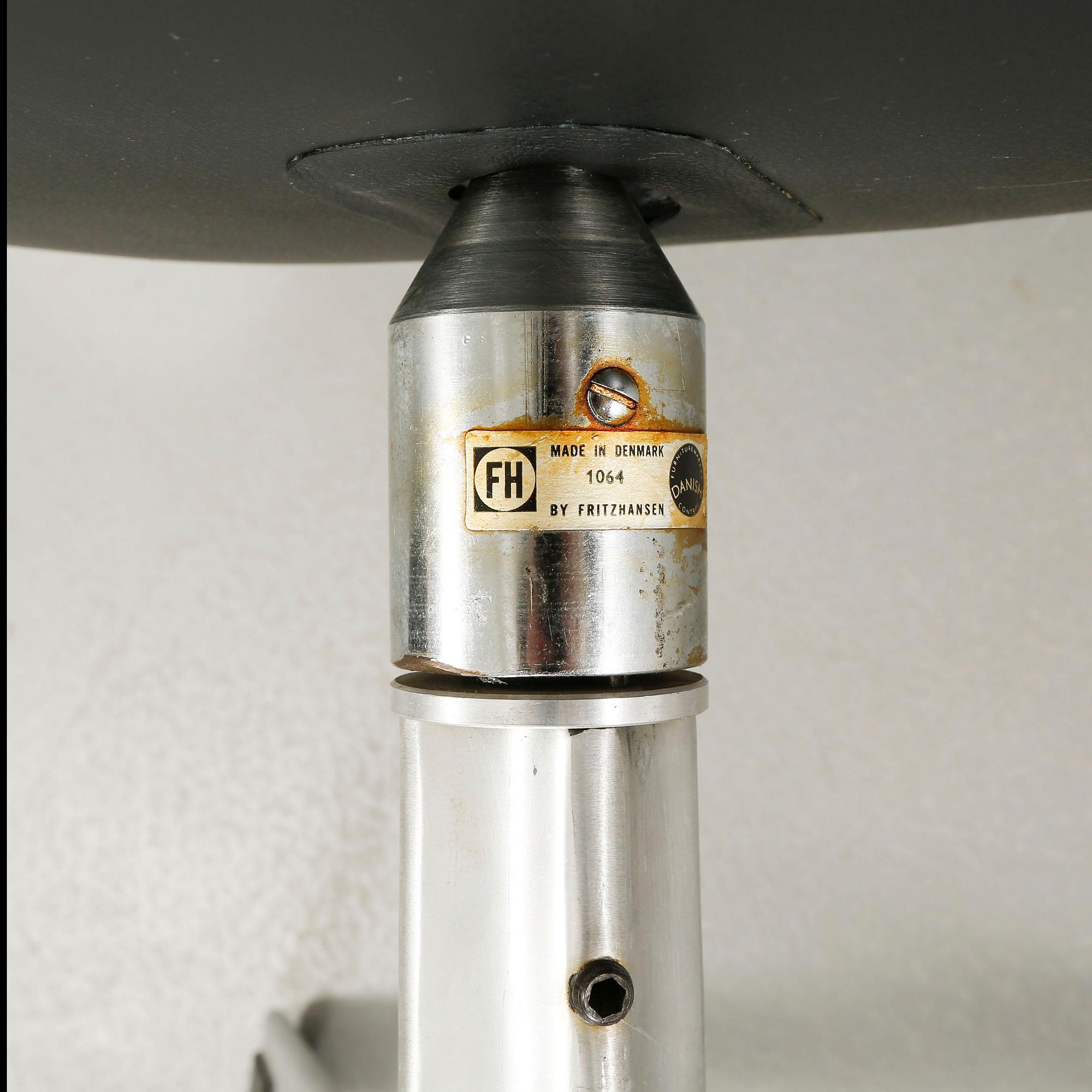 ARNE JACOBSEN, fåtölj, "Svanen", Fritz Hansen, Danmark, 1960-tal.