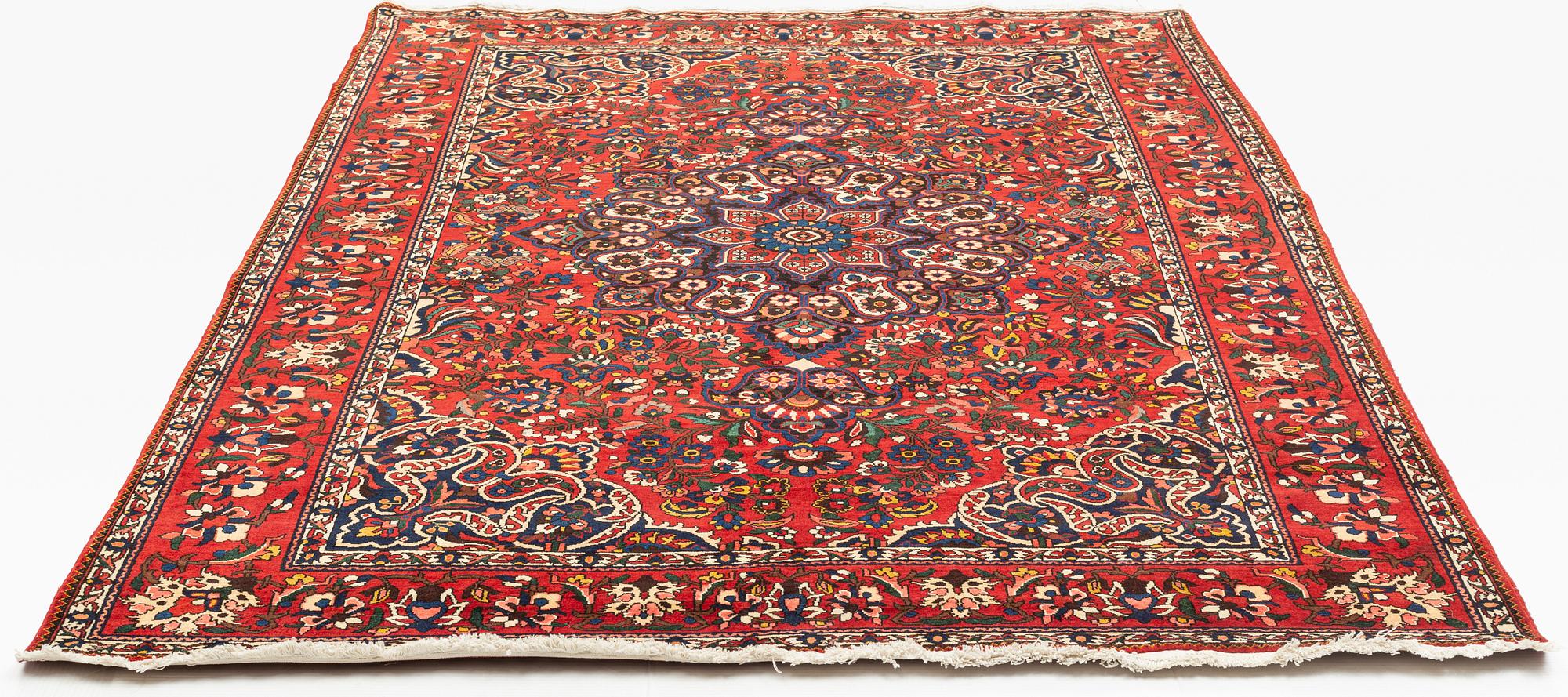 A semi-antique Chahar Mahal/Bakhtiari carpet, approximately 312 x 210 cm.