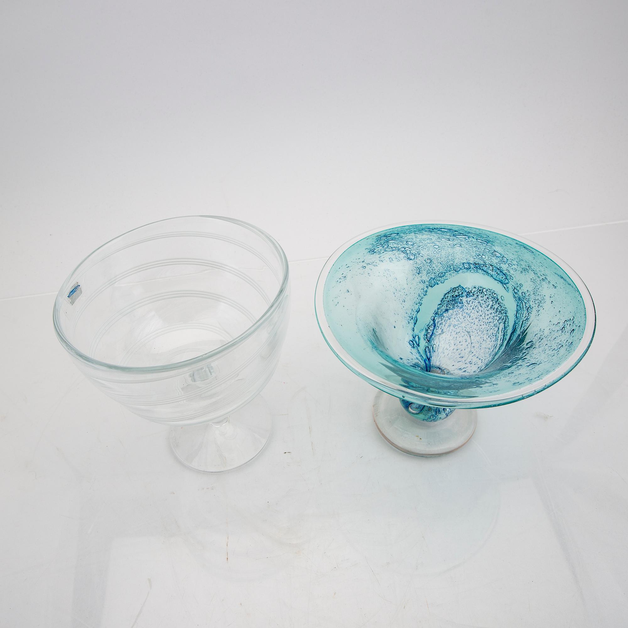 Heikki Orvola, a set of two signed glass bowls Nuutajärvi Finland.