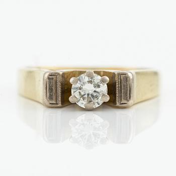 Ring, 18K guld med briljantslipad diamant.