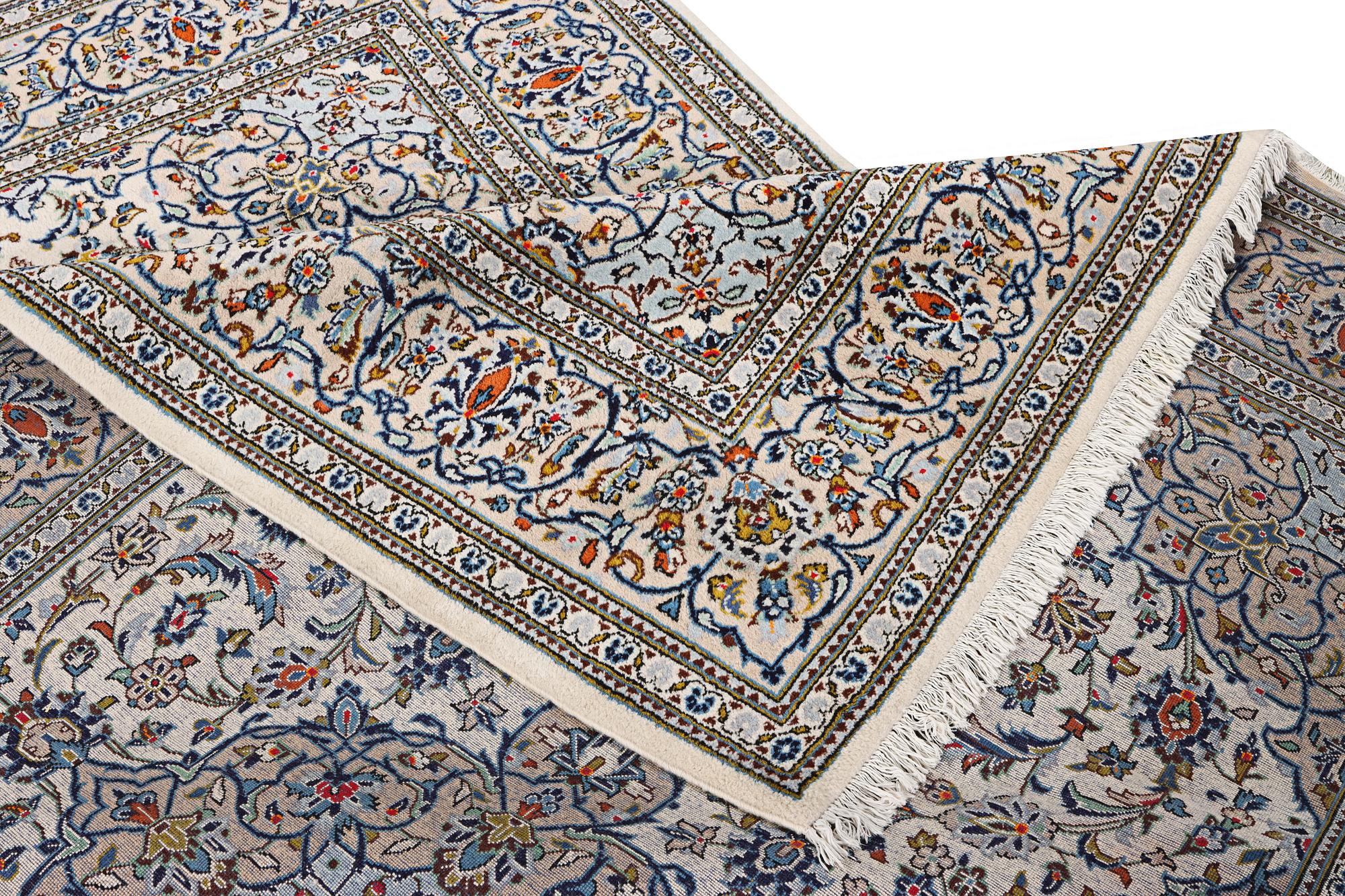 A Kashan carpet, c. 306 x 200 cm.