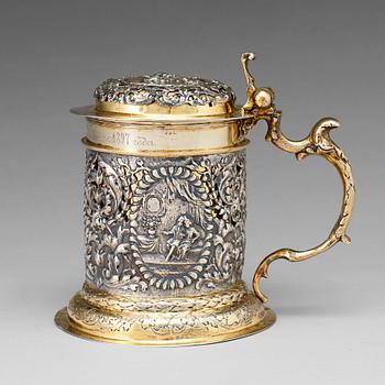 A German 17th century parcel-gilt silver tankard, marks of Israel Thelott, Augsburg (1654-1696).