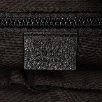 Gucci, bag, "Messenger bag" and toiletry bag.