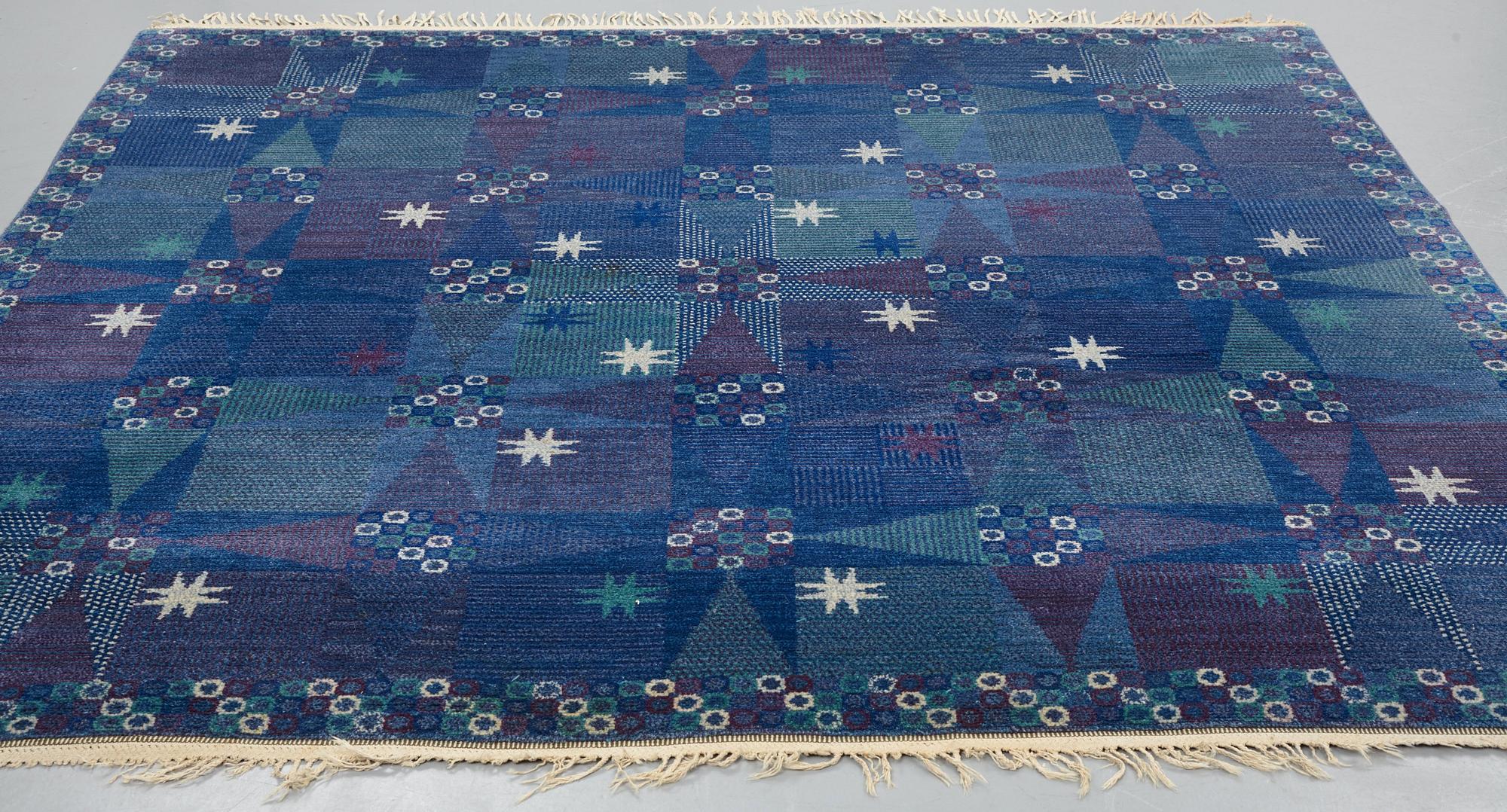 Barbro Nilsson, matta, "Stjärnflossan, blå", flossa, ca 250-253 x 249-253 cm, signerad AB MMF BN.
