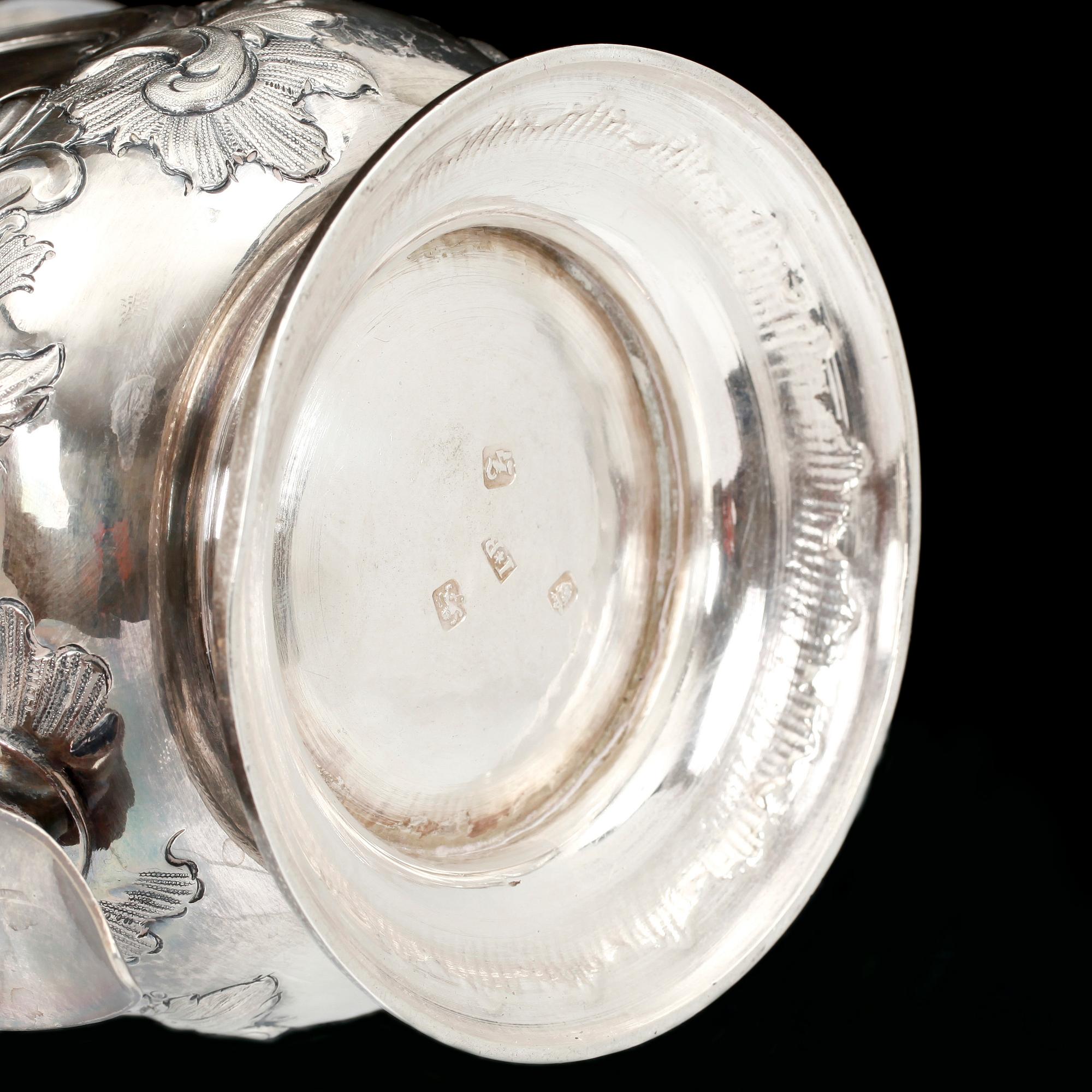 DRYCKESKANNA, silver, London, 1765-66. 848 g.