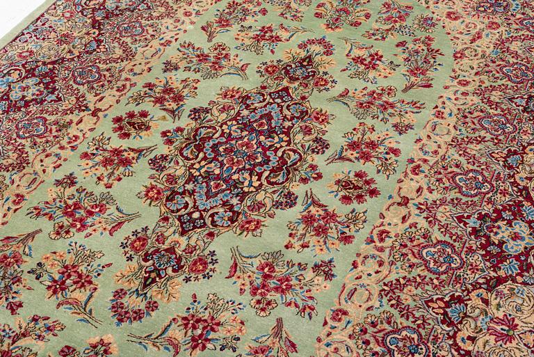 Rug, Kirman, approx. 290 x 185 cm.