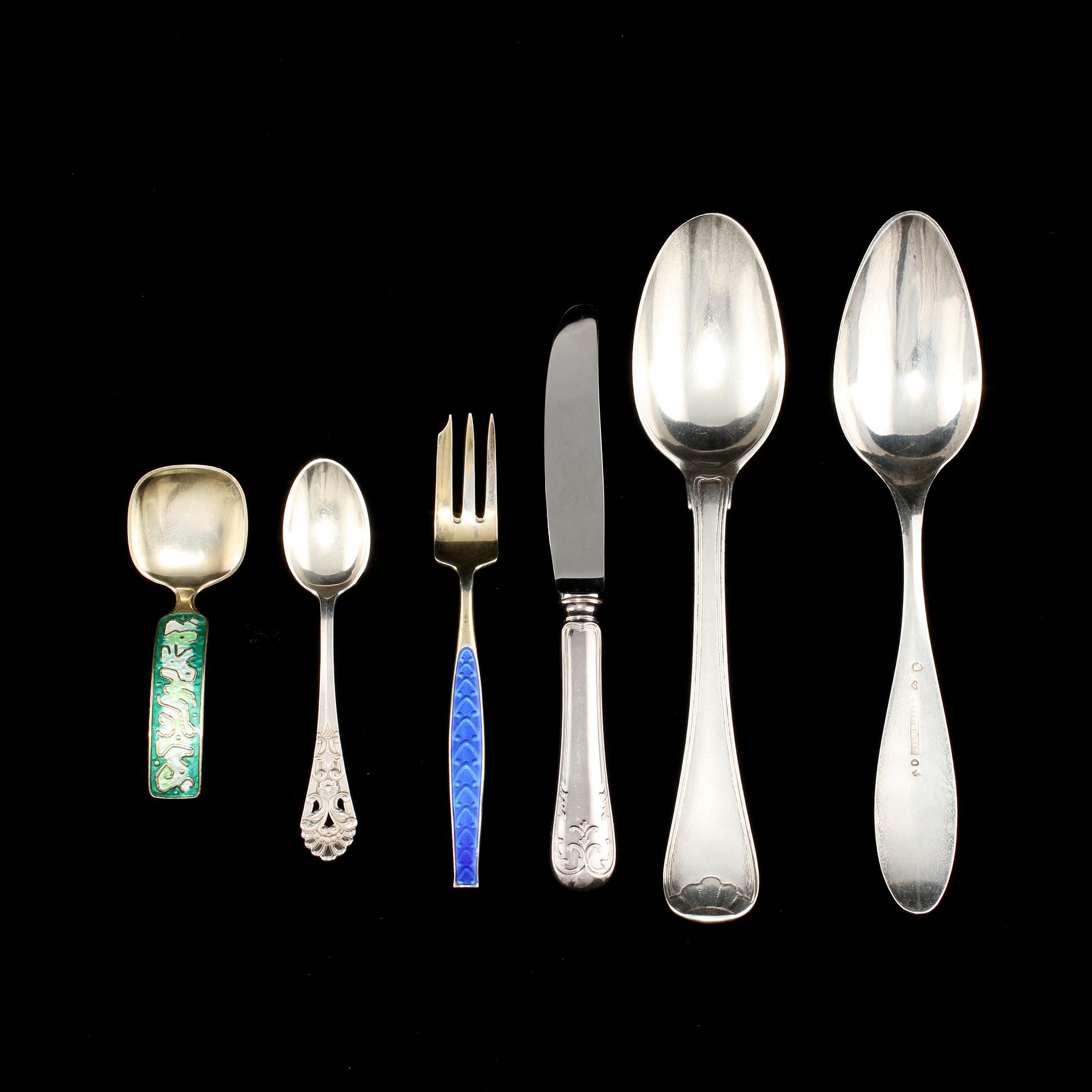 PARTI BESTICK, 38 st, silver, 1700/1800/1900-tal. Vikt ca. 784g.