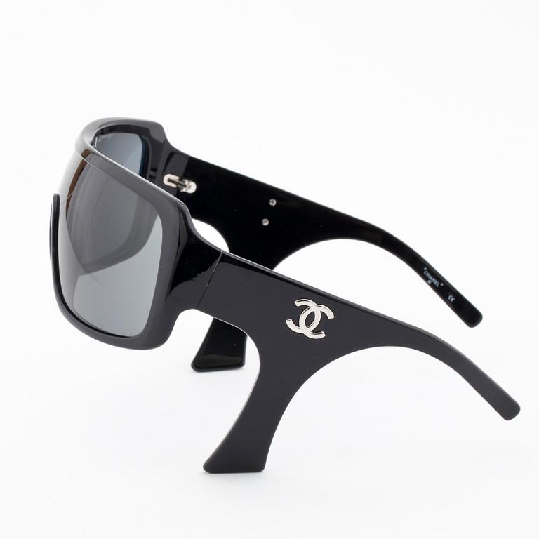 CHANEL, a pair of sunglasses, limited edition from 2009.