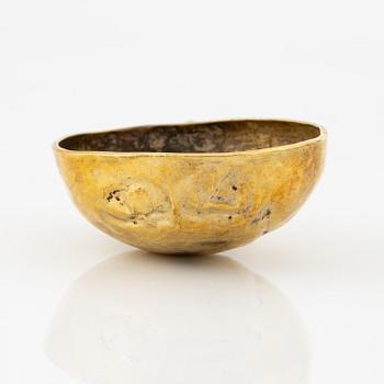 The Carl Kempe Cup, a West Asiatic gold / electrum bowl with loop handle, presumably early bronze age, 3rd Millenia BC.