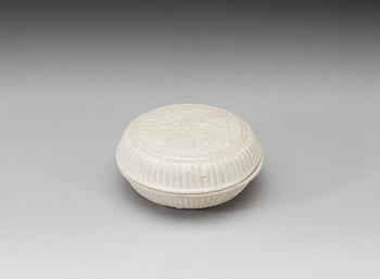 A white glazed box with cover, 17th Century.