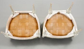KARMSTOLAR, ett par, sengustaviansk, 1800-talets första hälft.
